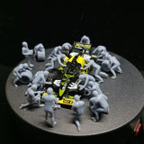 1/64 Miniature Car Repair Doll Set Unpainted