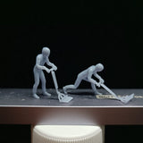 1/64 Miniature Car Repair Doll Set Unpainted